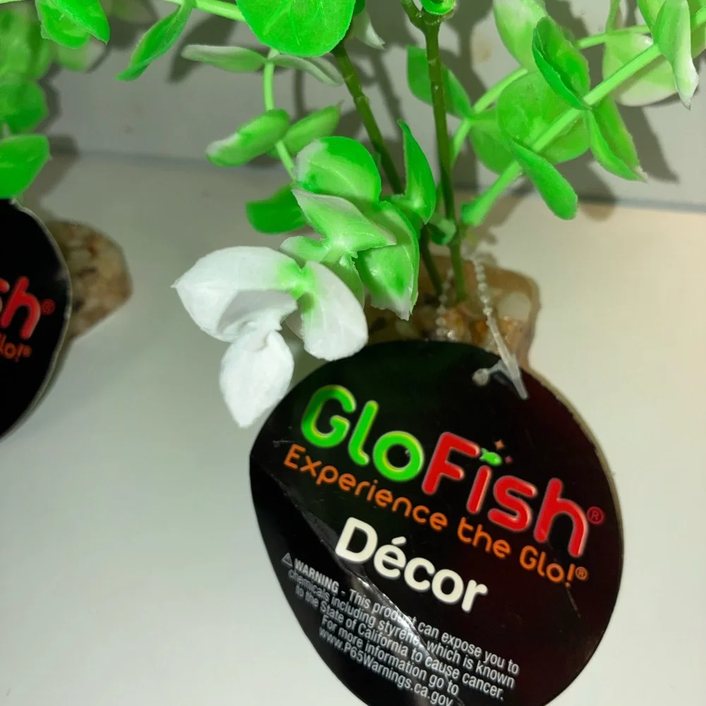 3/$8 (2) GloFish Aquarium Plants Medium